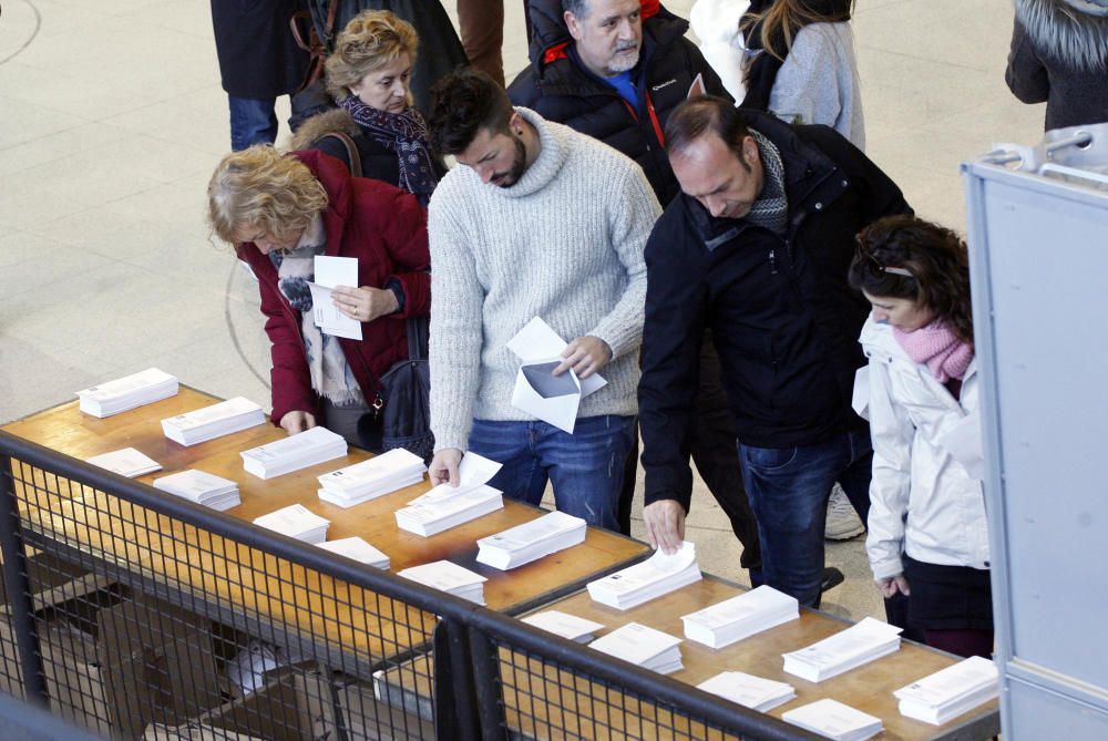 Votacions al col·legi Verd i al pavelló de Palau