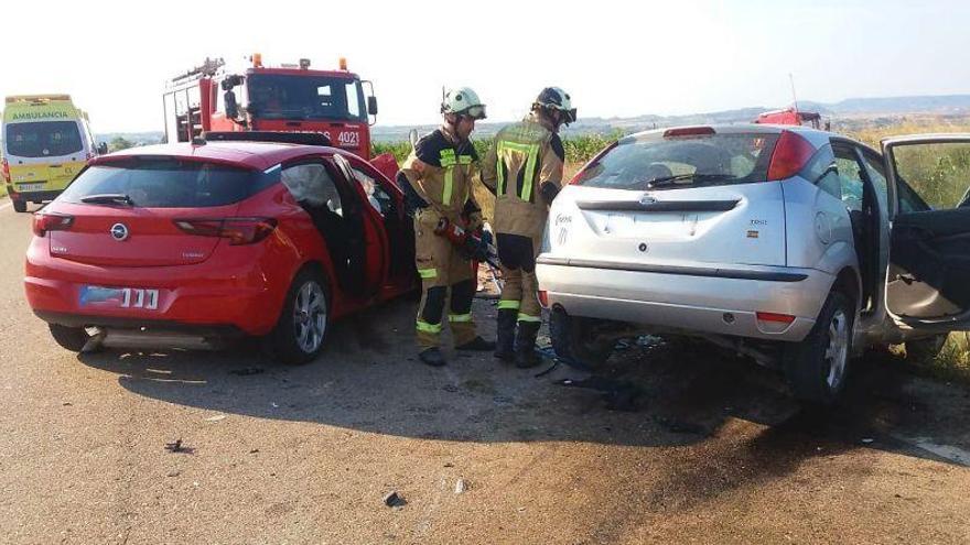 Un choque frontal en Chiprana provoca dos heridos