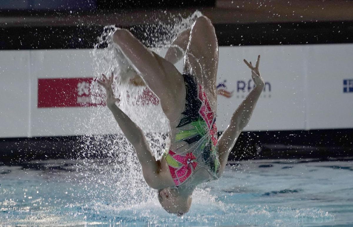 Ritmo y belleza en la piscina de Oviedo