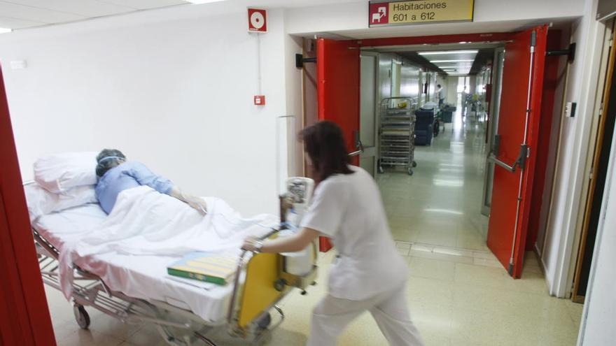 Decenas de médicos llaman a hacer una &#039;huelga de celo&#039; encubierta