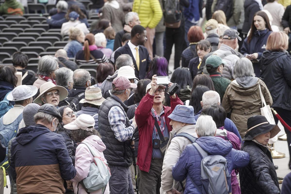 Visitants a Montserrat el 27 d'abril de l'any passat, en els prolegòmens dels actes celebració de la diada