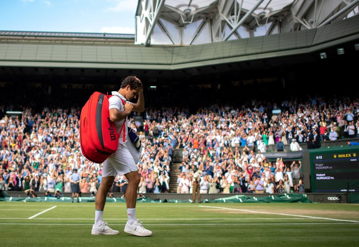 Roger Federer, tras caer derrotado ante el polaco Hubert Hurkacz en el torneo de Wimbledon.