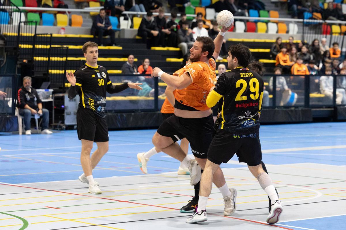 Todas las imágenes del partido de balonmano de Eivissa Handbol Trasmapi contra Soria