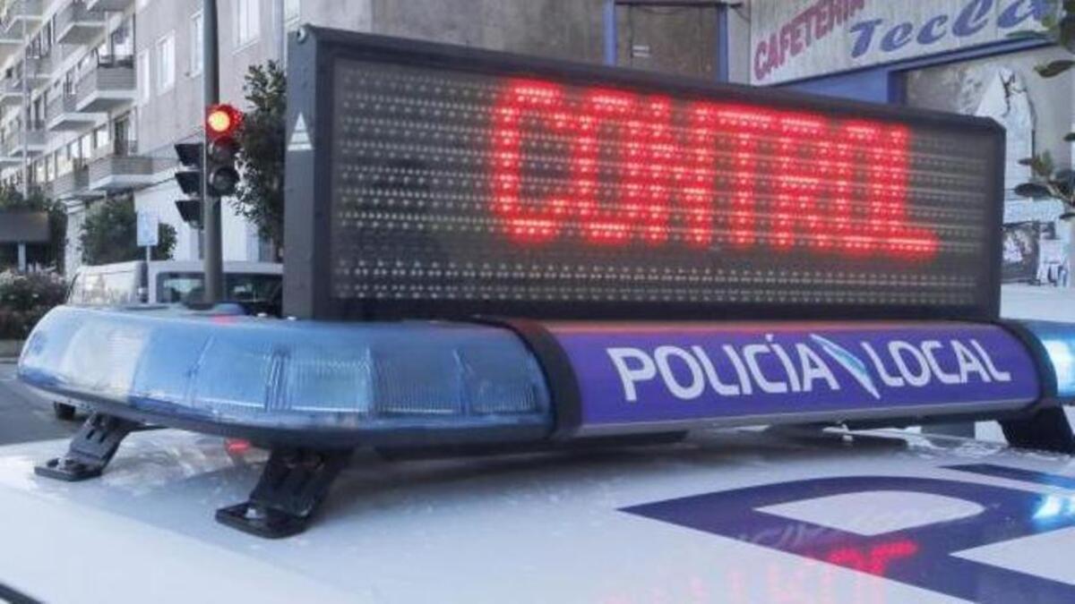 Un vehículo de la Policía Local durante un control