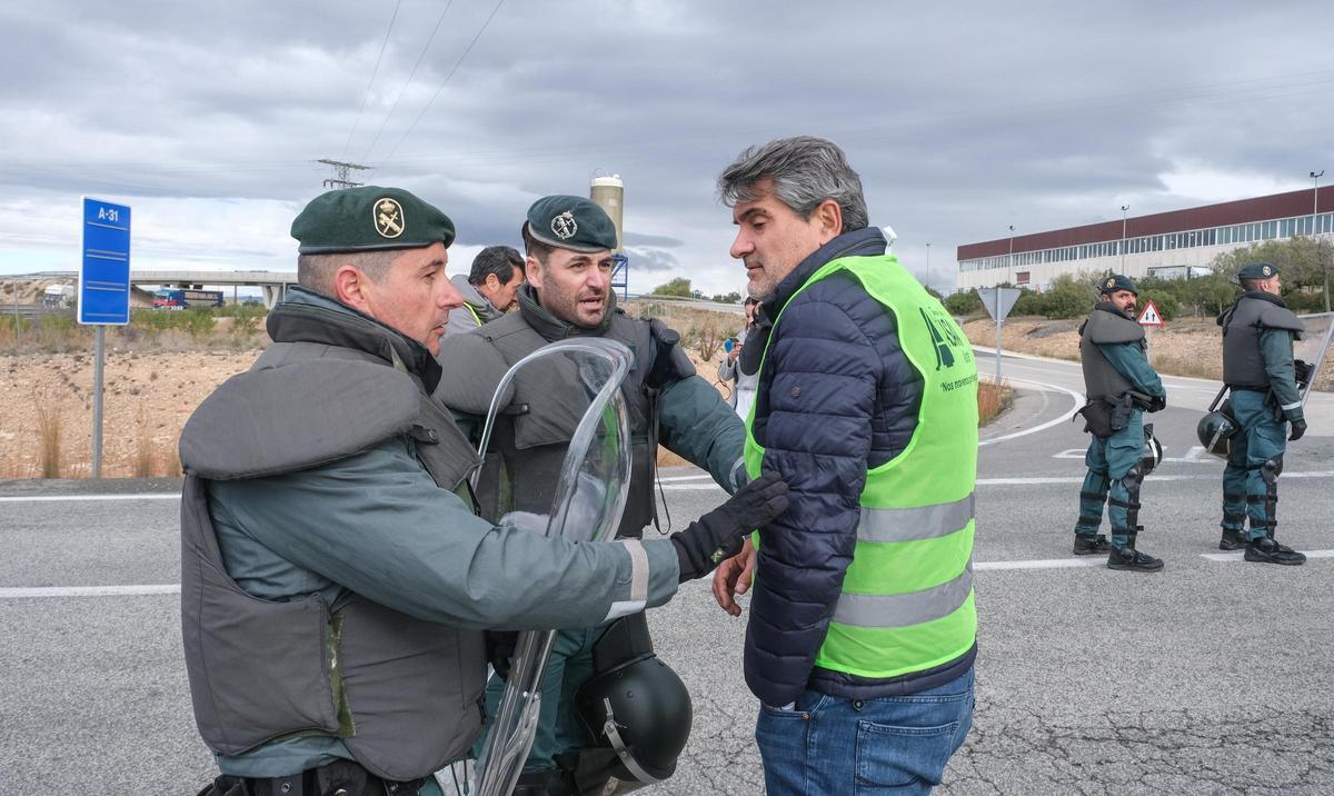 Así ha sido la protesta de agricultores del Alto y Medio Vinalopó en Villena