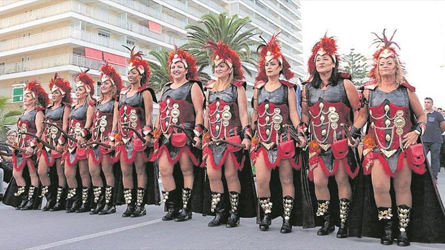 Los moros y cristianos brillan en los festejos de Peñíscola