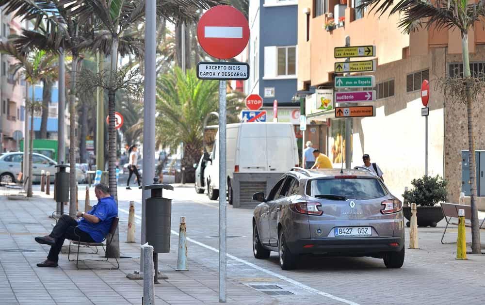 Incumplimiento de la zona peatonal en Olof palme