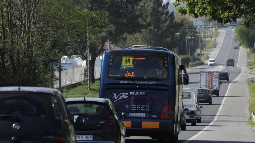 Tráfico en la carretera PO-531 que une Vilagarcía con Pontevedra. // Iñaki Abella