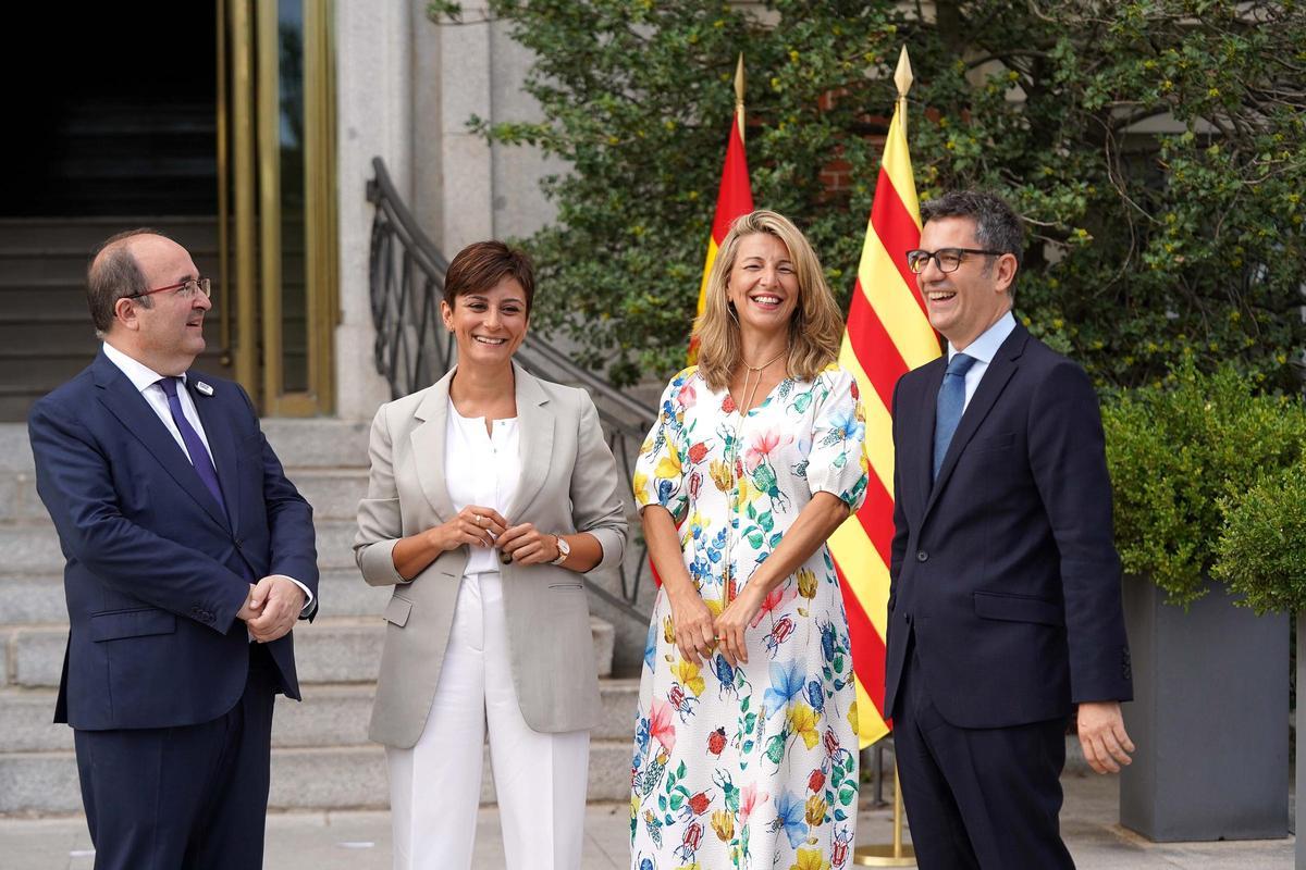 Reunión de la mesa de Diálogo. Por parte del Gobierno estará representada por el ministro Bolaños; la vicepresidenta segunda y ministra de Trabajo y Economía Social, Yolanda Díaz; el ministro de Cultura y Deportes, Miquel Iceta, y la ministra de Política Territorial y portavoz del Gobierno, Isabel Rodríguez .