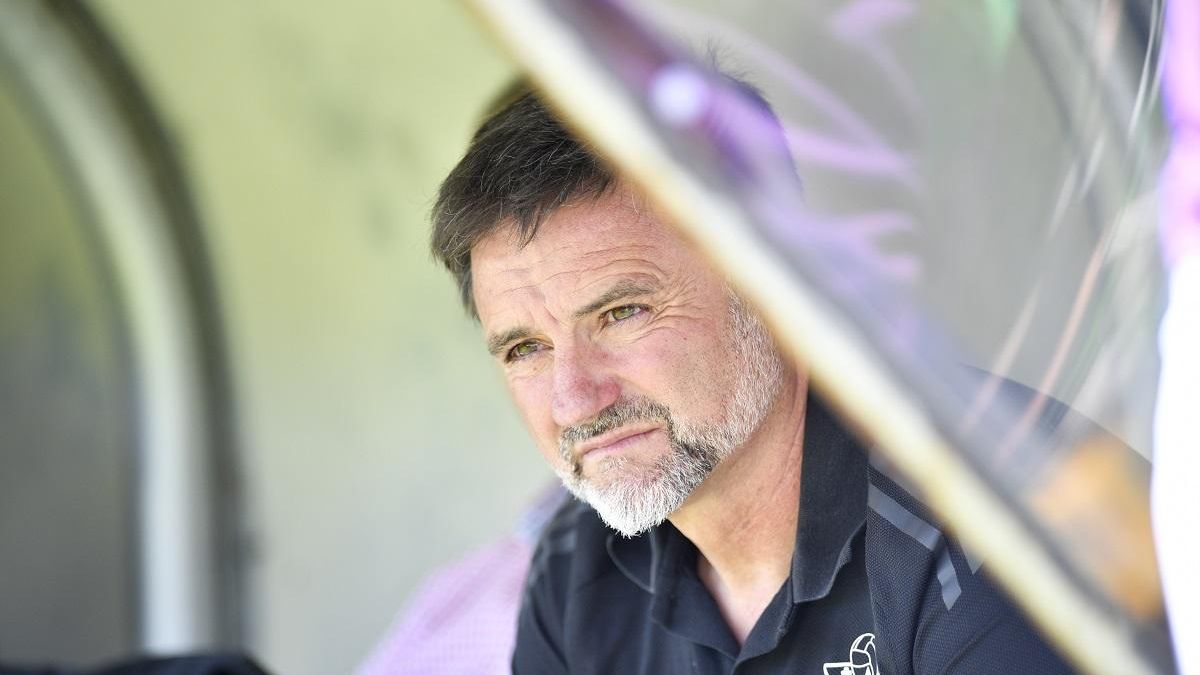 Julio Cobos, entrenador del Cacereño.