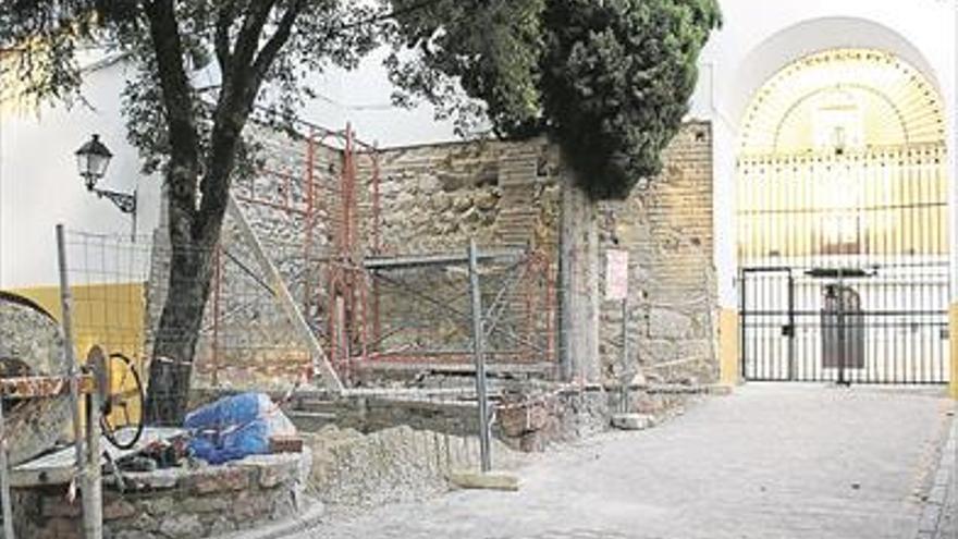 Unas obras descubren la torre oeste de la entrada al castillo condal