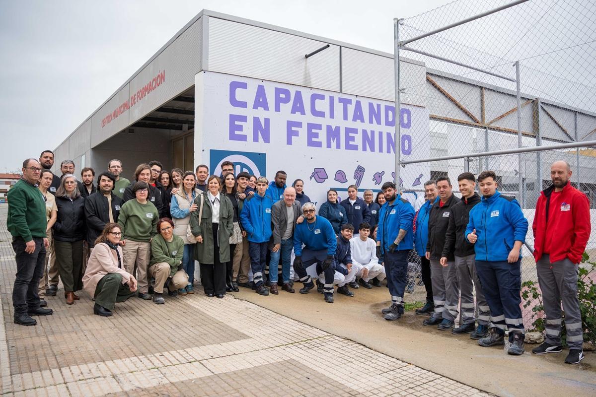 Mural por el 8M realizado por alumnos de Barraeca V de Mérida.
