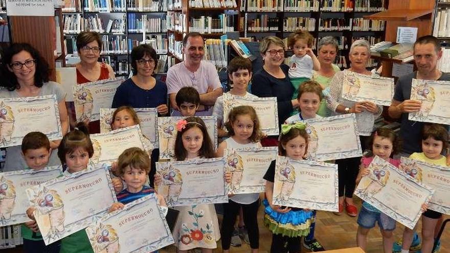 Cambre premia a los lectores más asiduos a las bibliotecas municipales