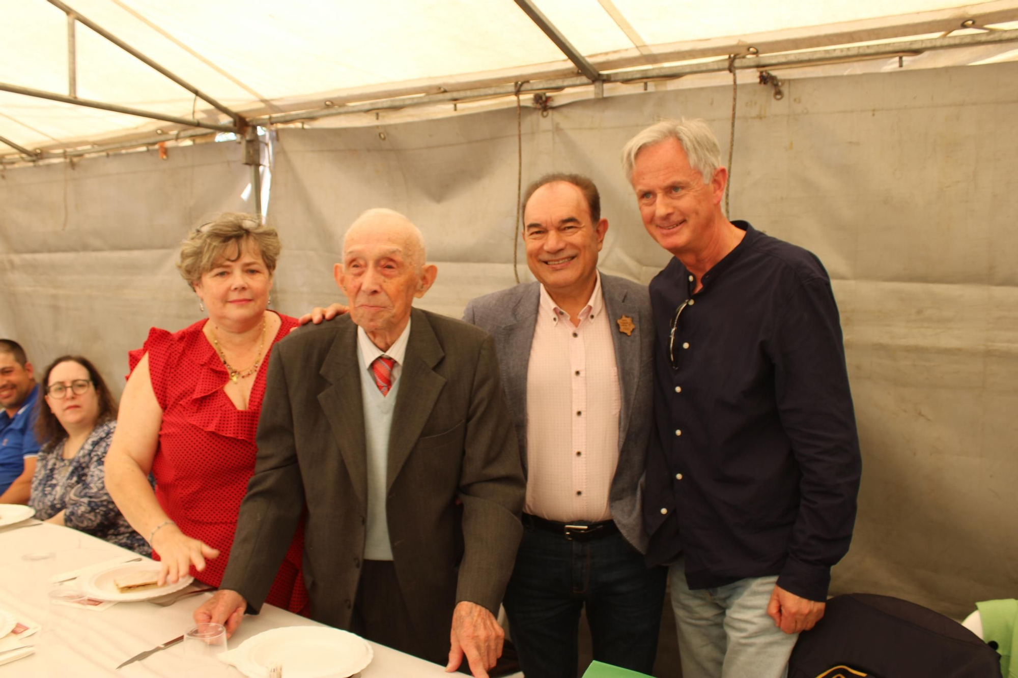 Busto festexa o Corpus e homenaxea aos maiores