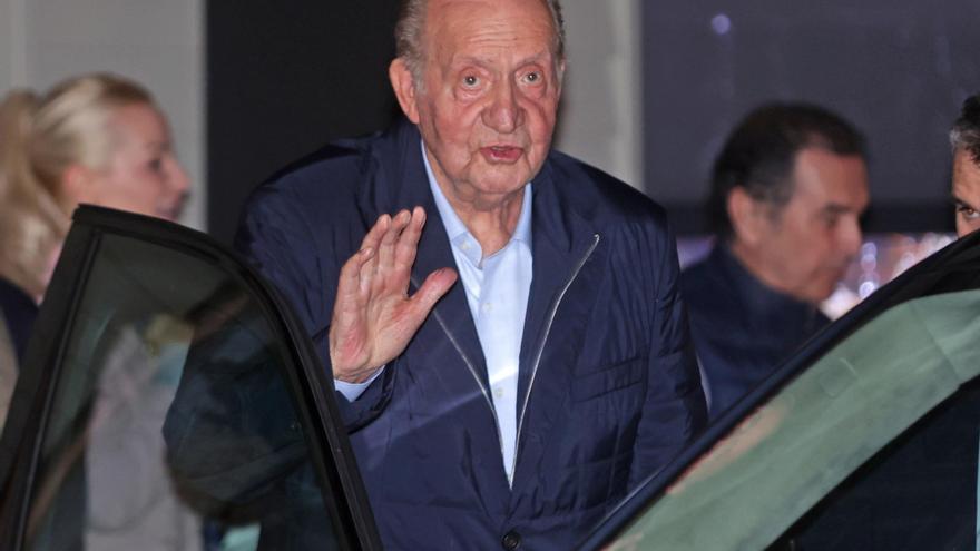 La cena del Rey Juan Carlos con amigos en Galicia: almejas, camarón, pescado a la brasa y salpicón de bogavante