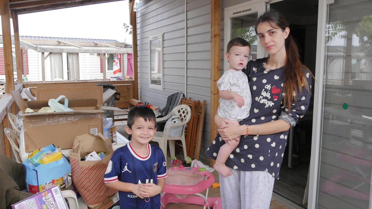 Rebeca, su marido y sus dos hijos pequeños están hospedados en el cámping Mediterráneo de Xilxes, por la salud de los niños.