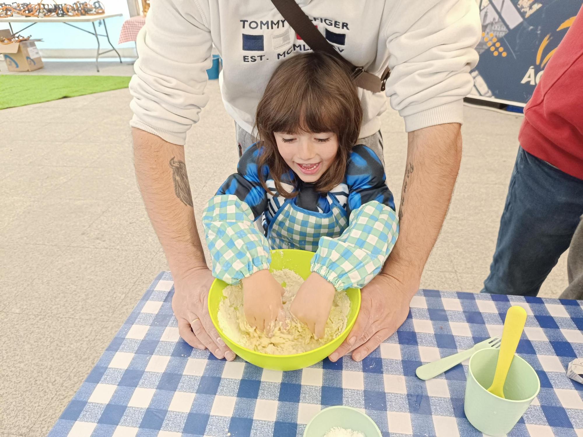 Bollos de Comadres: una clase de cocina muy menuda