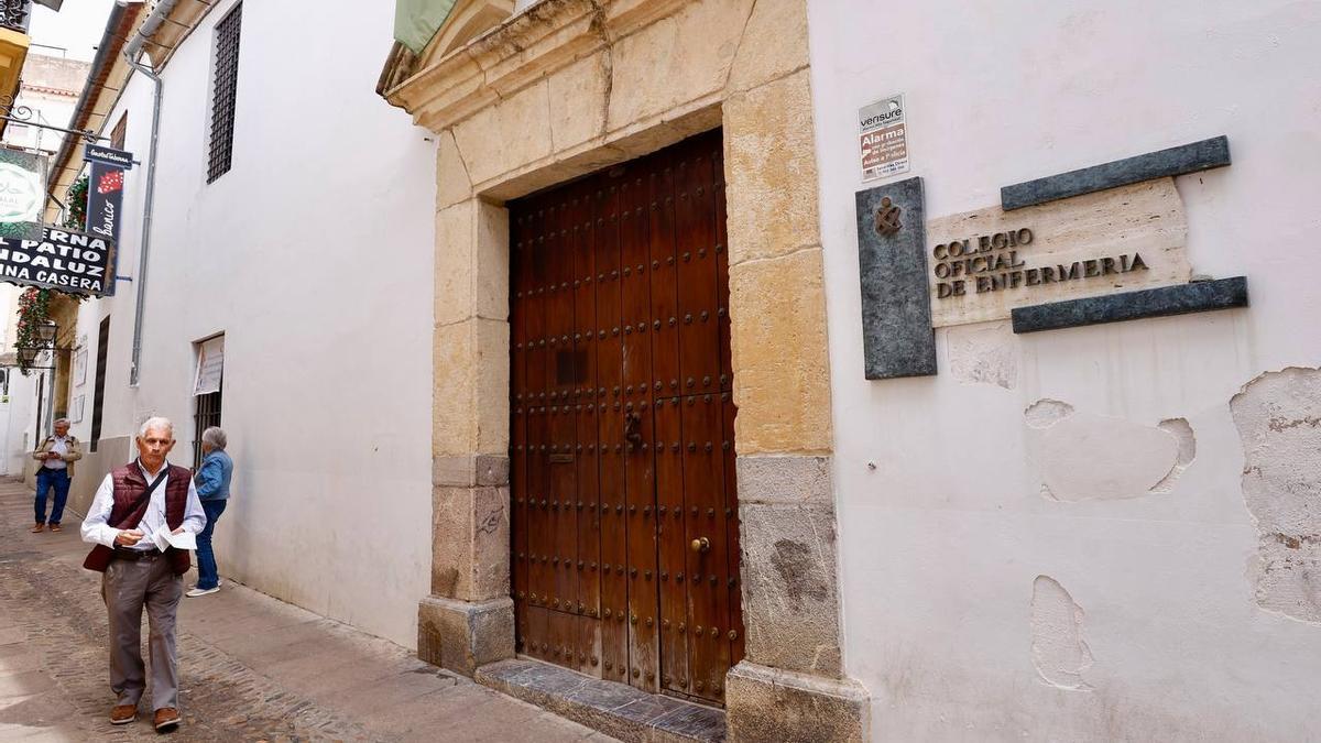 Fachada de la antigua sede del Colegio de Enfermería de Córdoba.