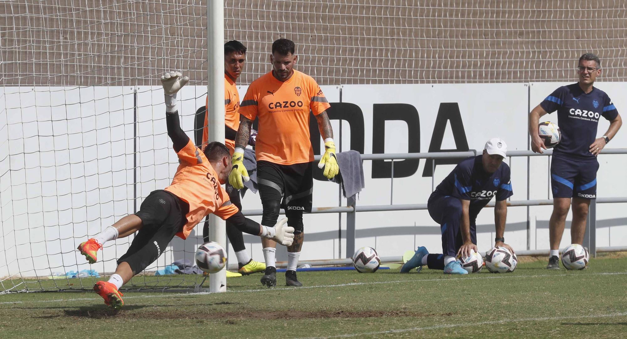 Entrenamiento del Valencia con Herrerín