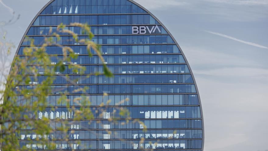 Fachada del banco del BBVA en Madrid.