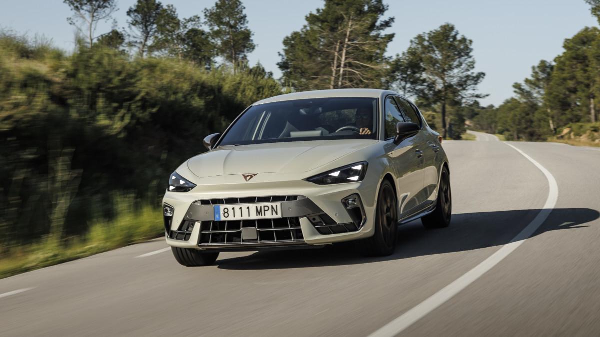 Cupra estrena las versiones Beyond en Formentor, León y Terramar