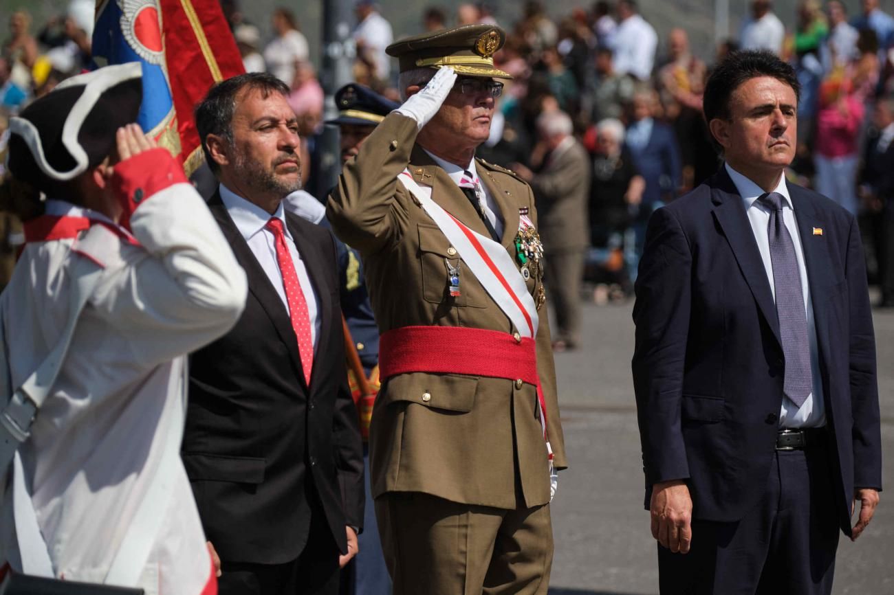 Jura de Bandera de civiles en Santa Cruz