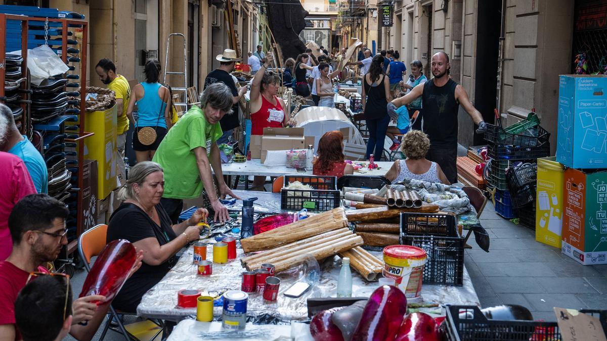 Making of: así se han creado los decorados de las calles para las fiestas de Gràcia 2023