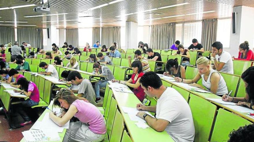 Los alumnos que aprobaron Selectividad en junio podrán matricularse a partir de hoy.