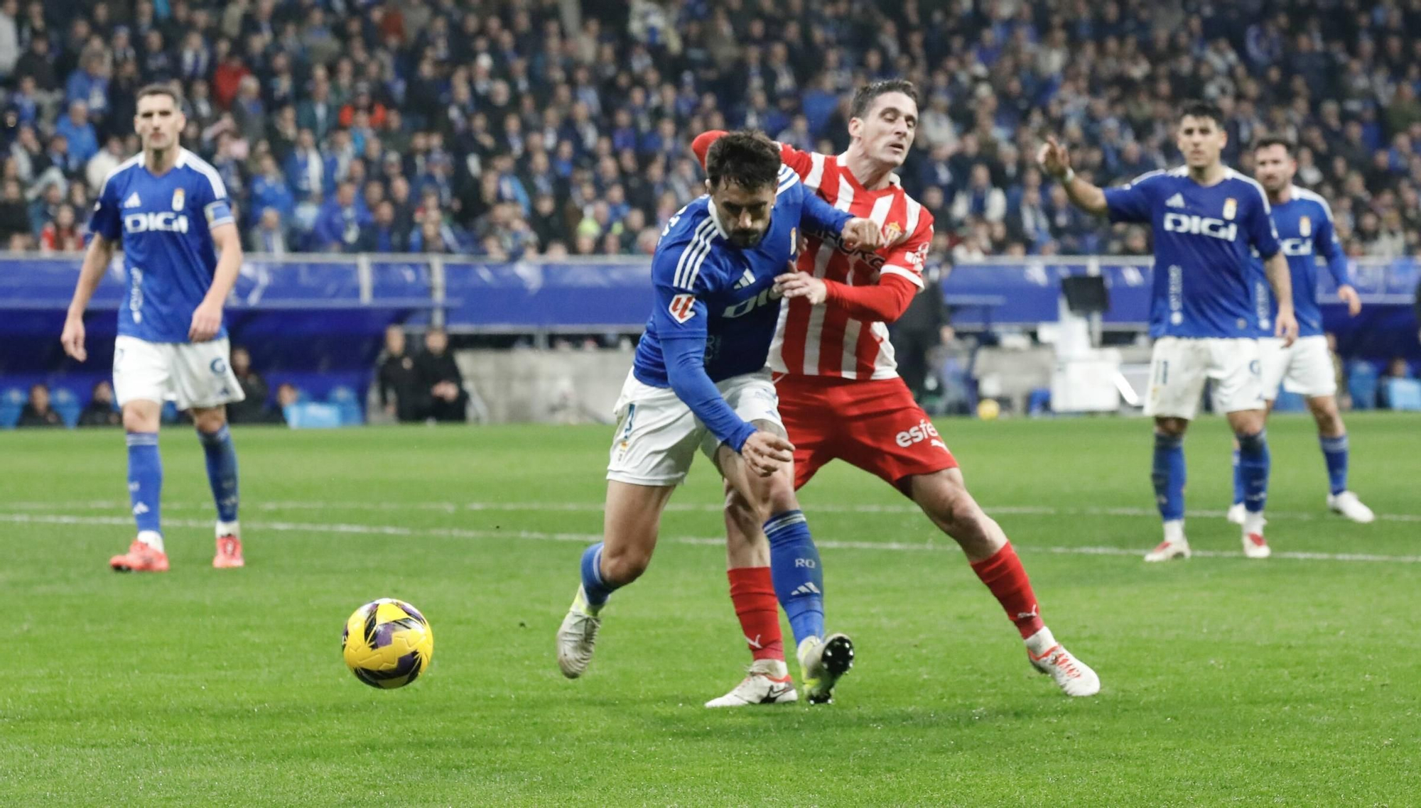 Así fue el derbi asturiano: todas las fotos del encuentro entre el Oviedo y el Sporting en el Tartiere