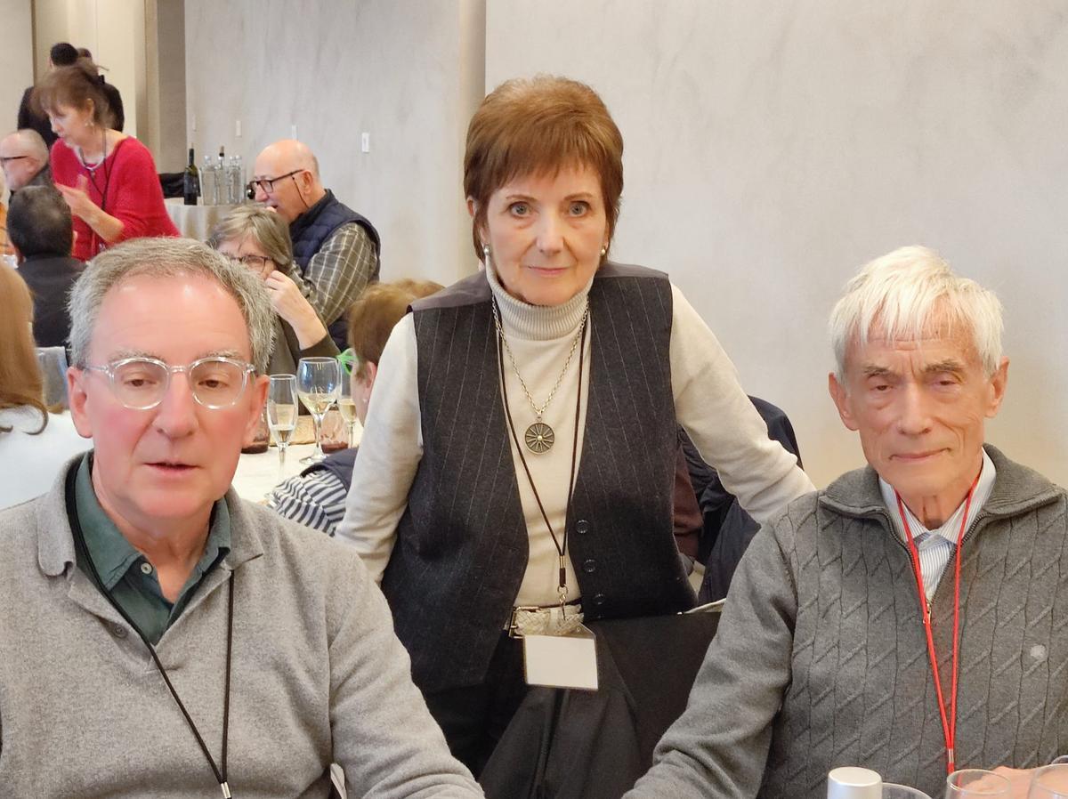 Francesc Serra (a la dreta) en un moment de l'àpat al restaurant Divers