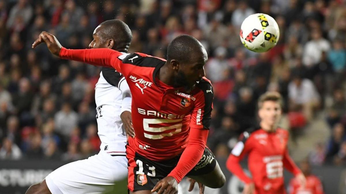 Jordan Ikoko es un lateral contundente contra el que podría debutar Neymar