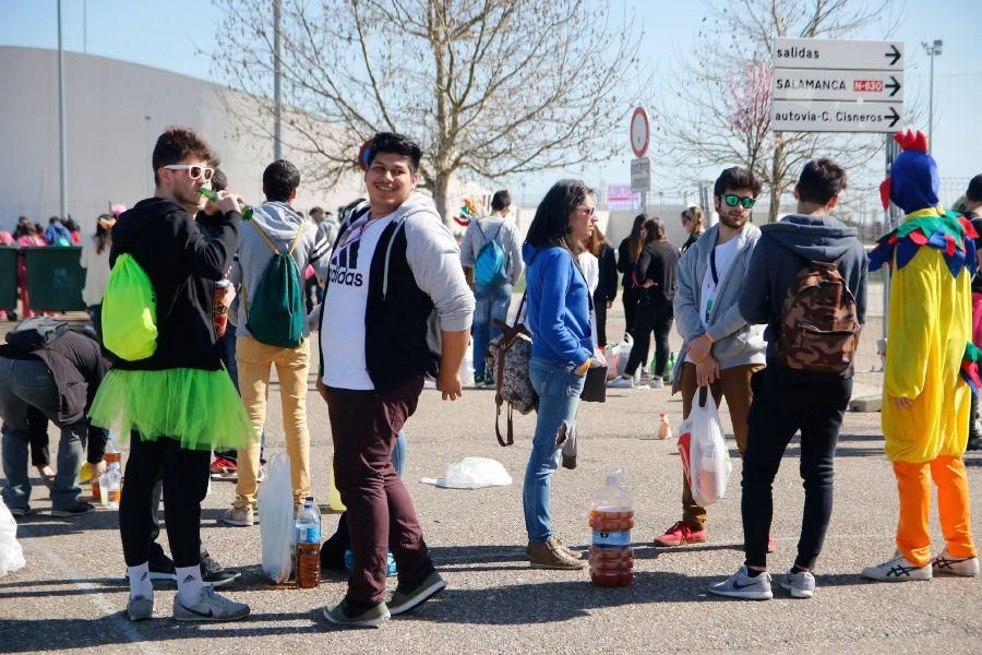 Miles de jóvenes en la fiesta del año