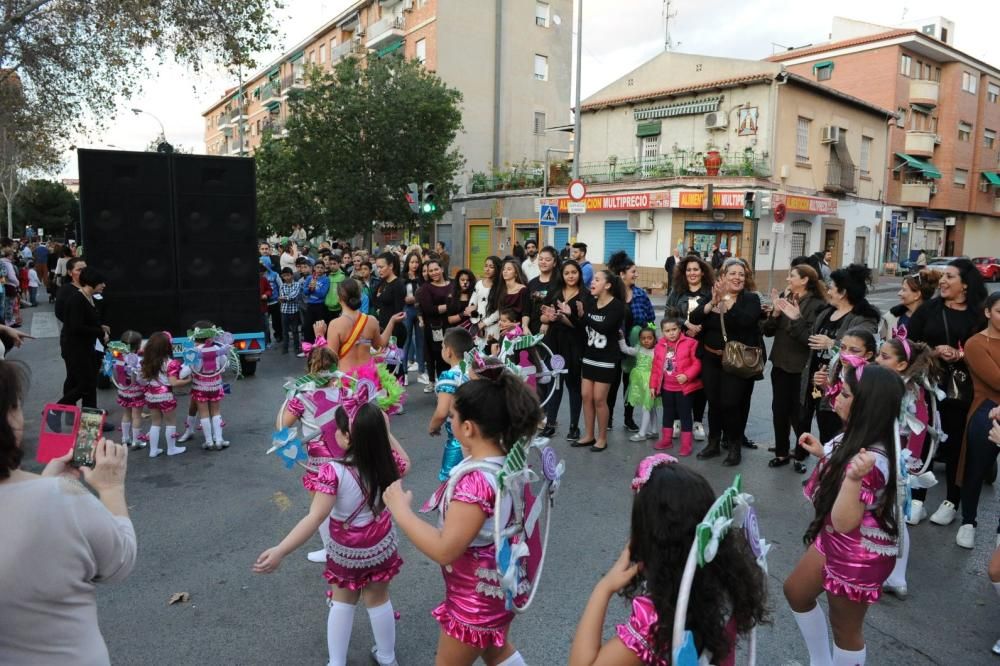 Vistabella saca su carnaval a las calles