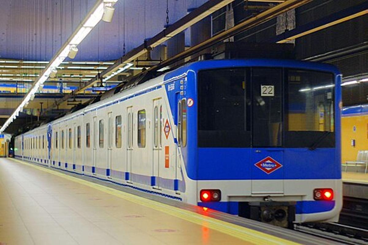 Este es un tren de la serie 5000.