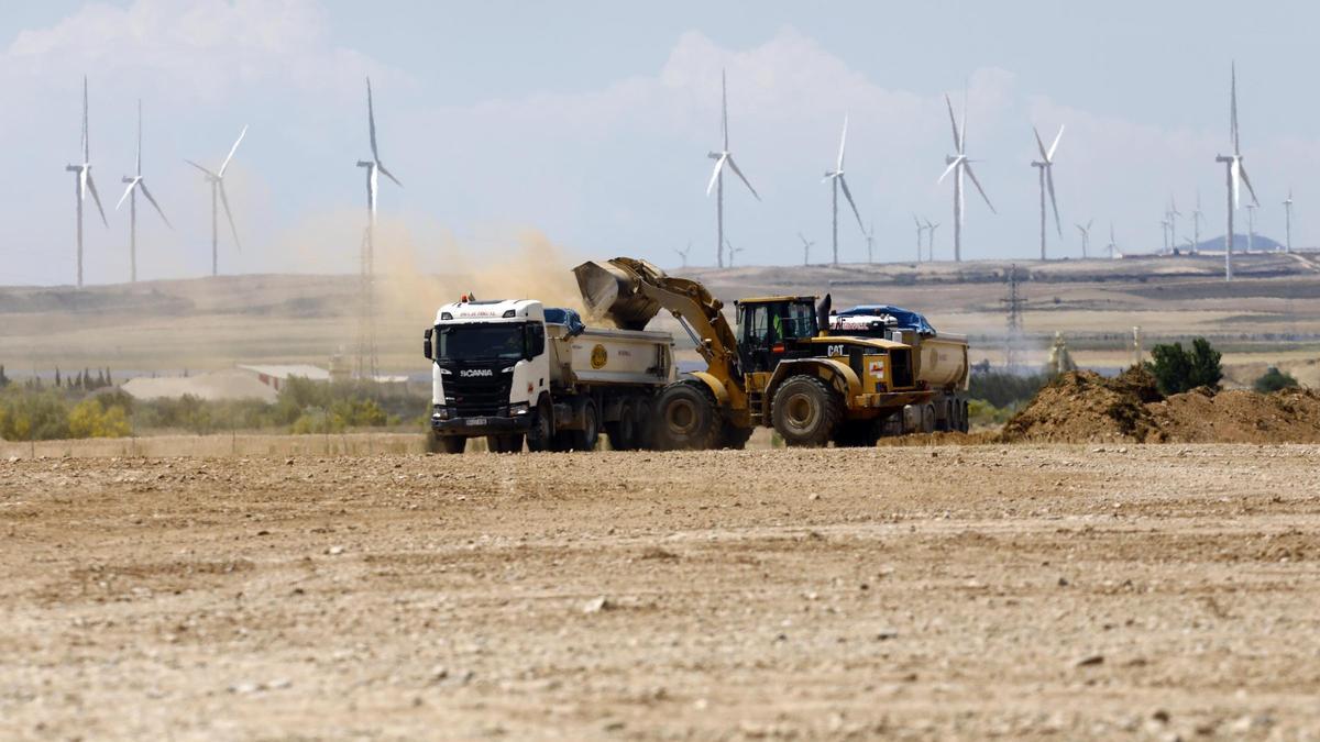 Obras en la planta de Stellantis donde se construirá la gigafactoría.