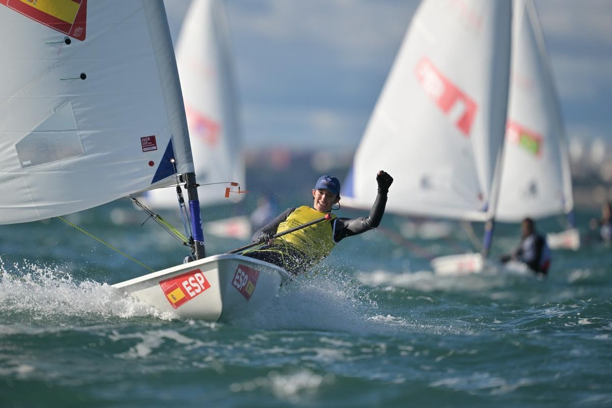 Irene de Tomás durante una prueba del campeonato del mundo juvenil de ILCA 6