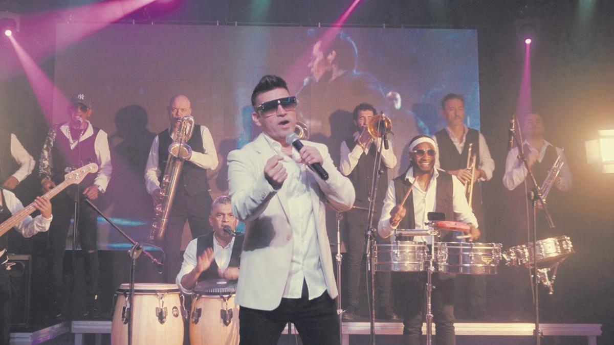 La Comercial, orquesta integrada por 13 músicos, repasará el repertorio de Marc Anthony con la voz prodigiosa del colombiano afincado en Palma Julián Martínez.