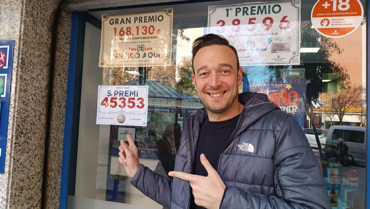 Alberto Romero, propietario de la administración de Loterías premiada en Cornellà.