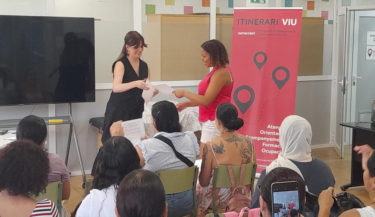 Acto de entrega de diplomas del programa Itinerari Viu de Ontinyent.