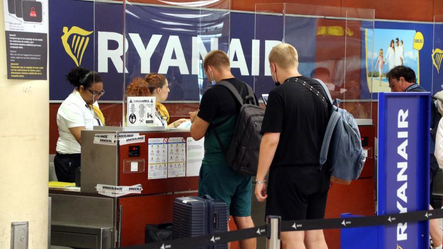 Els tripulants de Ryanair enceten avui cinc mesos de vaga fins al gener