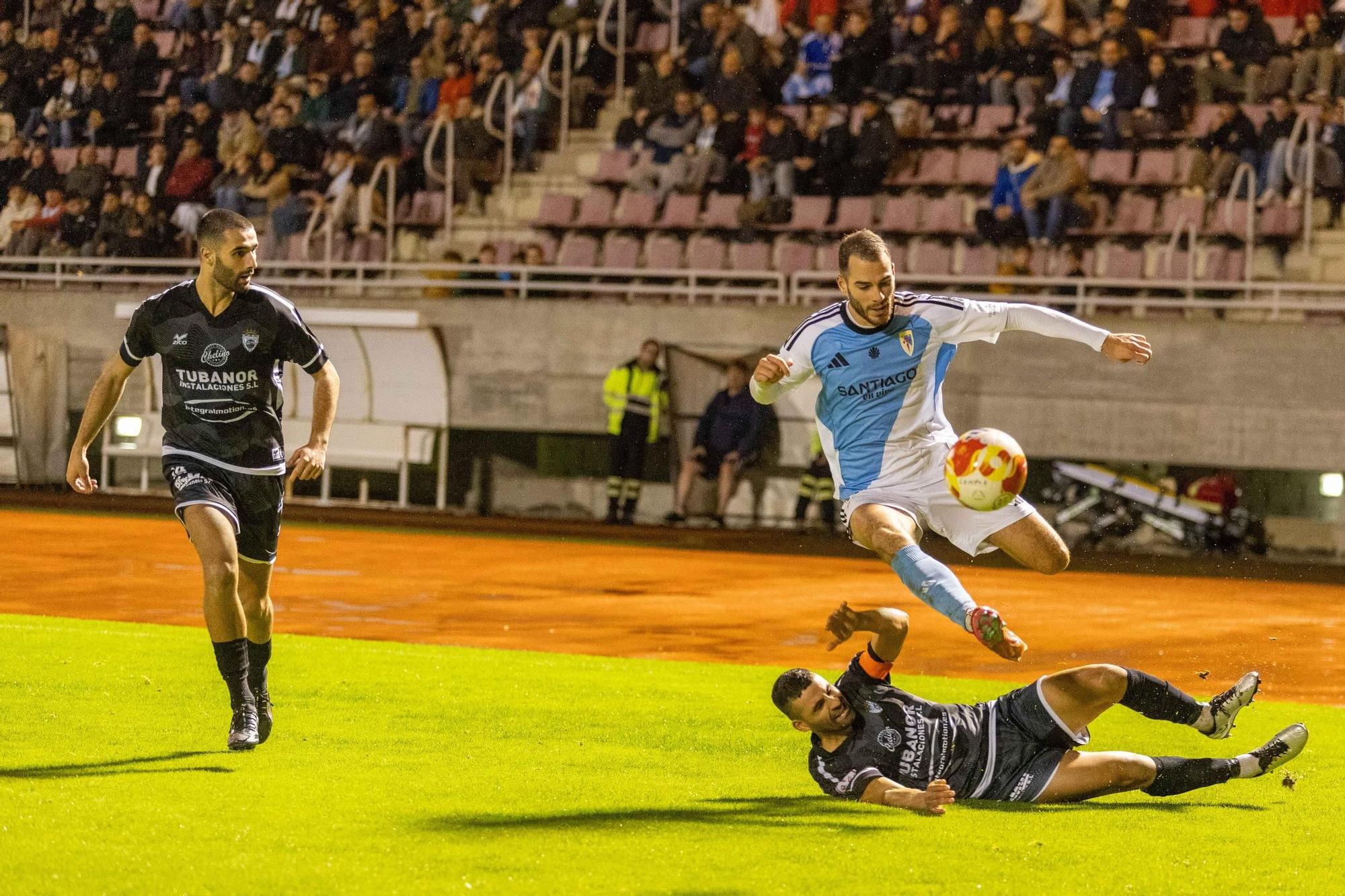 Agónico triunfo del Compostela ante el Noya
