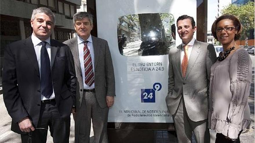 López Jaraba, Anxo Quintanilla, Pedro García y Lola Johnson, el día en que se presentó el canal 24 horas de RTVV.