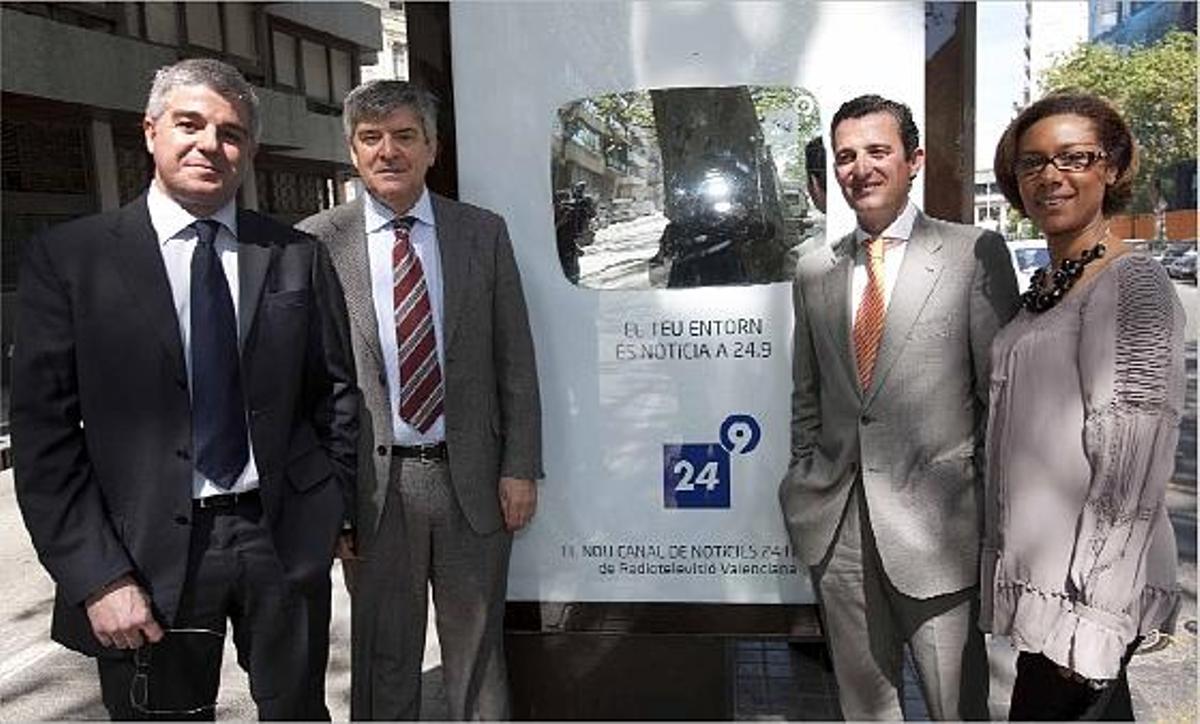 López Jaraba, Anxo Quintanilla, Pedro García y Lola Johnson, el día en que se presentó el canal 24 horas de RTVV.