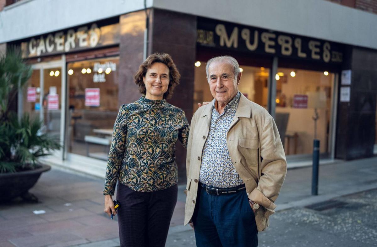 La plaça de la Revolució recull els mobles