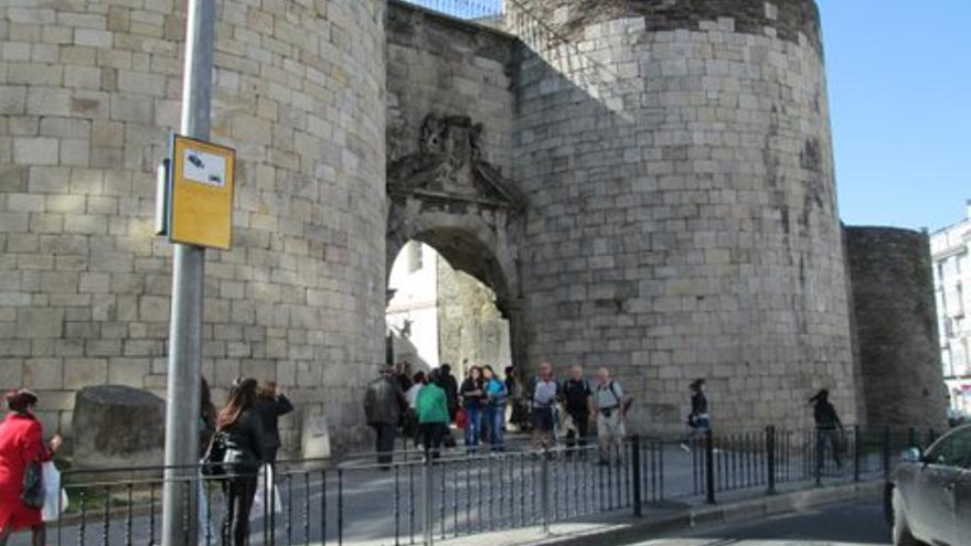 Muere tras precipitarse desde la muralla de Lugo