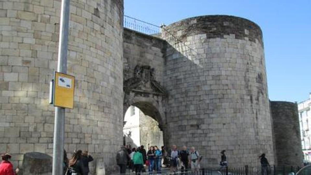 La puerta de San Pedro, en la muralla de Lugo.