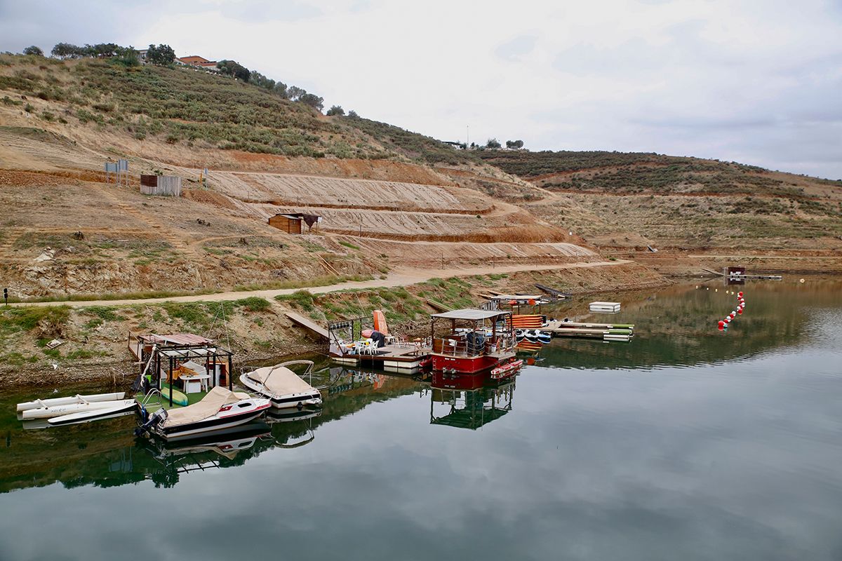 El pantano de La Breña bajo mínimos