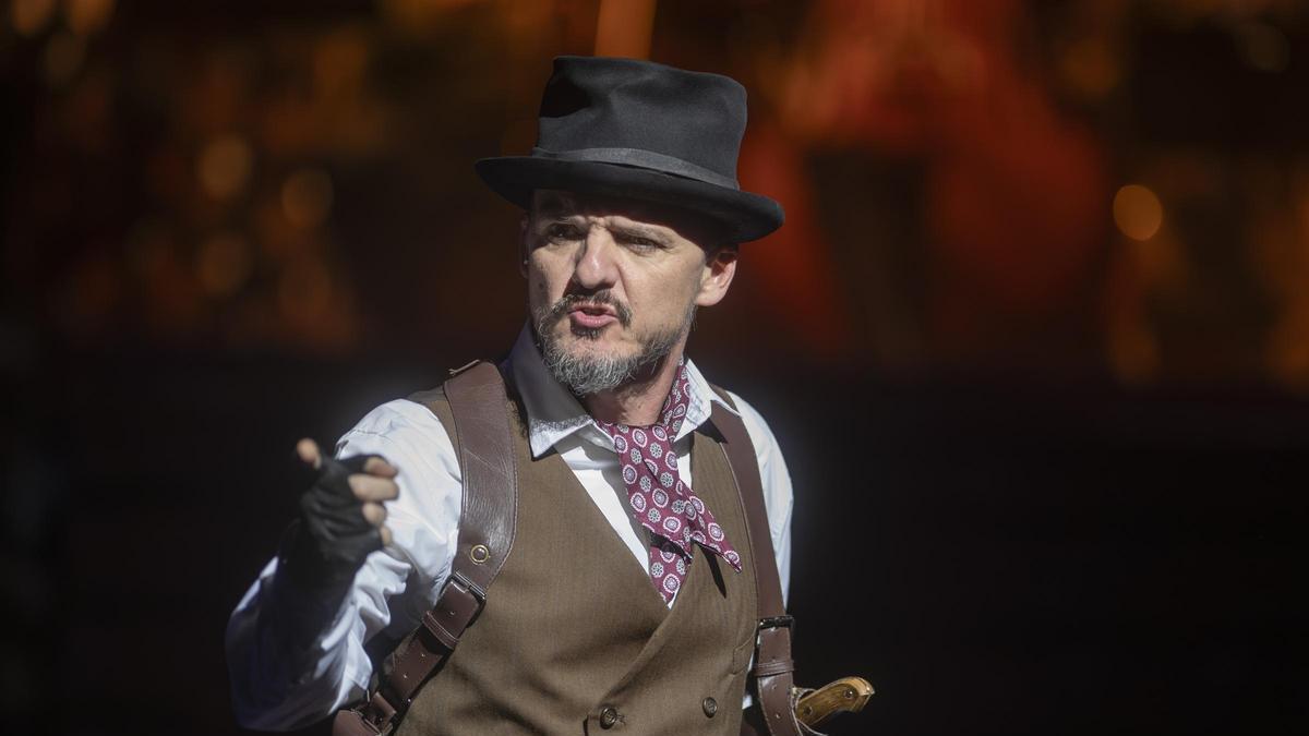 Coque Malla protagoniza en Sagunt a Escena "La ópera de los tres centavos".