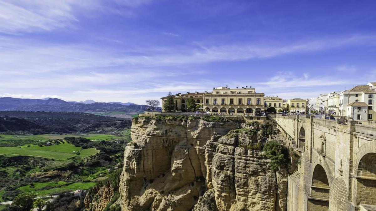 Disfruta de unas vistas increíbles en uno de los paradores más espectaculares