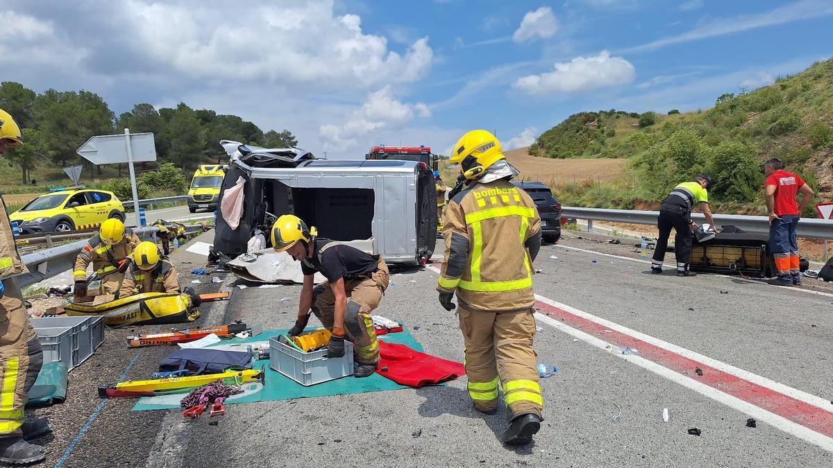 Dos morts i dos ferits crítics en un accident de trànsit a Castellfollit del Boix.